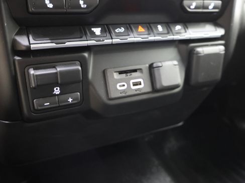 Used 2023 Chevrolet Silverado 2500 LTZ AWD/4WD image 47