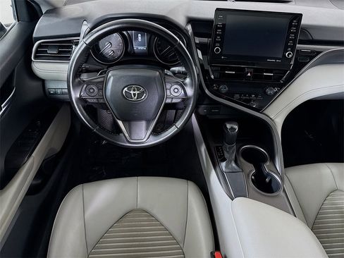 Certified 2021 Toyota Camry SE image 4