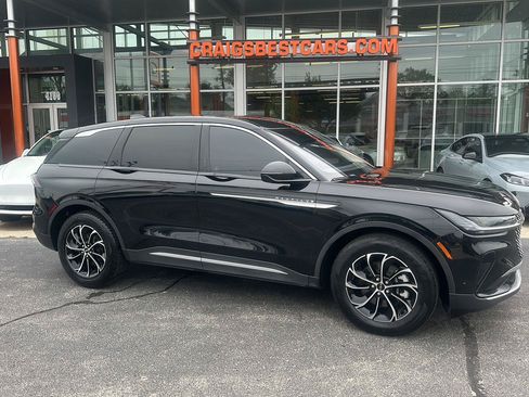 Used 2024 Lincoln Nautilus Premier AWD/4WD image 1