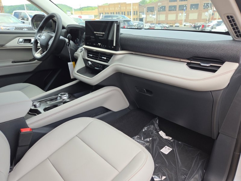 New 2026 Ford Explorer Active w/ Active Comfort Package AWD/4WD image 14