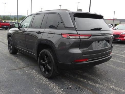 Used 2022 Jeep Grand Cherokee Altitude image 5