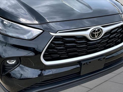 Used 2025 Toyota Highlander XLE FWD image 30