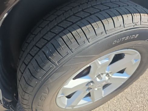 Used 2015 GMC Acadia SLE image 9