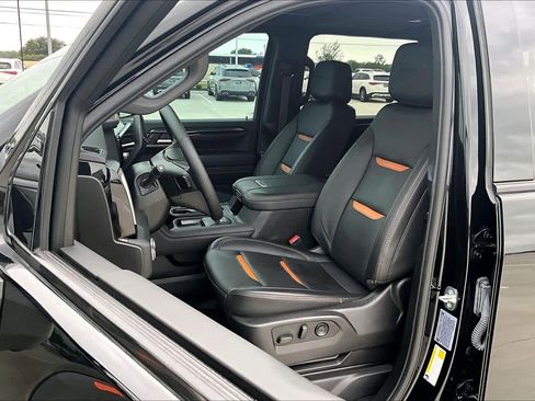Used 2024 GMC Sierra 2500 AT4 w/ AT4 Premium Plus Package AWD/4WD image 8
