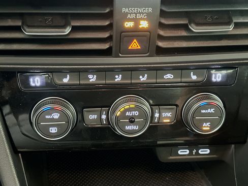 Used 2023 Volkswagen Jetta SE w/ Panoramic Sunroof Package FWD image 23