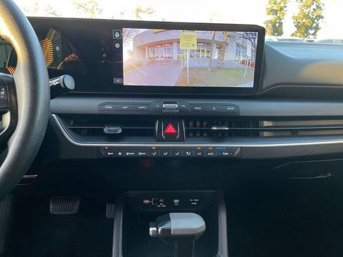 Used 2025 Kia K4 LXS image 17