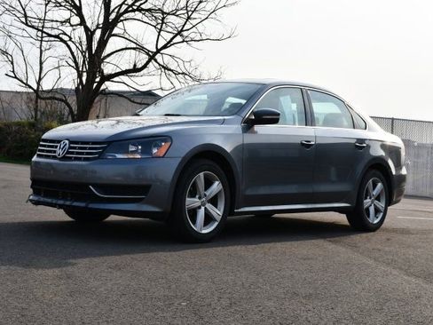 Used 2013 Volkswagen Passat TDI SE image 3