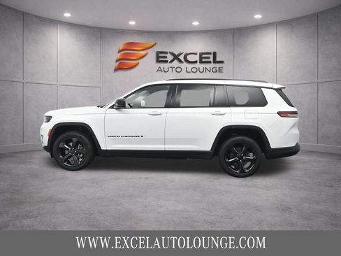 Used 2023 Jeep Grand Cherokee L Laredo AWD/4WD image 3