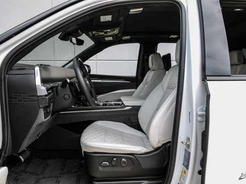 Used 2025 Cadillac Escalade V w/ LPO, ONYX Package AWD/4WD image 36