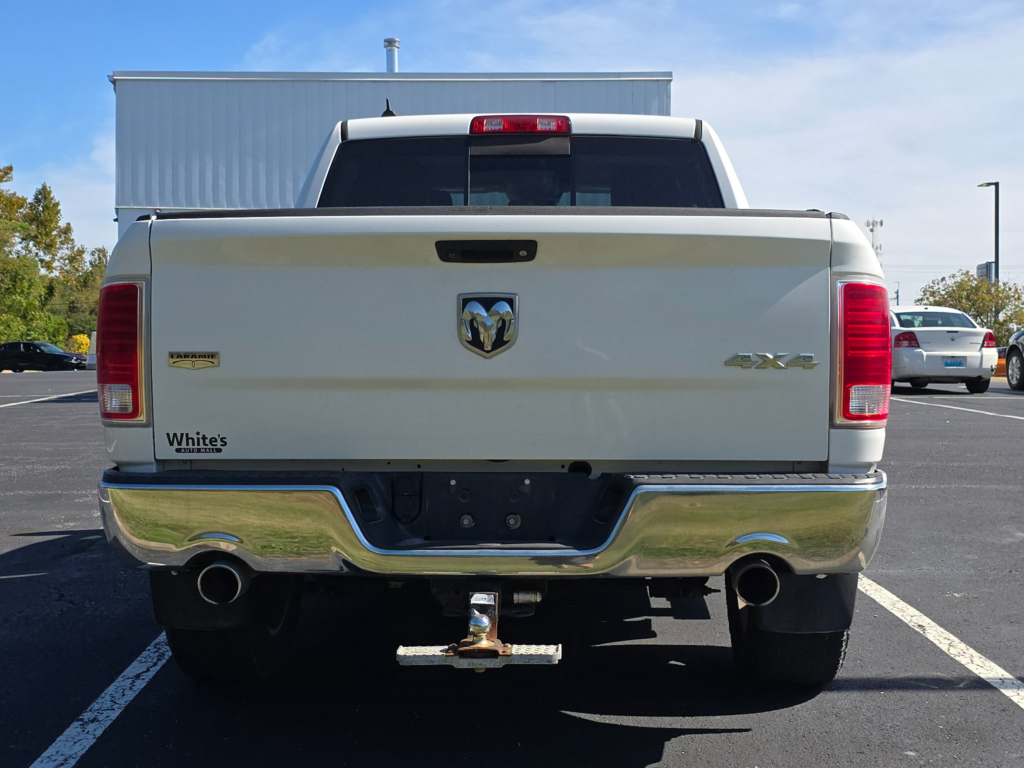 Used 2017 RAM 1500 Laramie AWD/4WD image 4