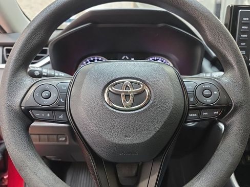 Used 2021 Toyota RAV4 XLE w/ Convenience Package image 21