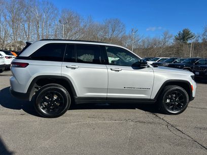 Used 2025 Jeep Grand Cherokee Altitude