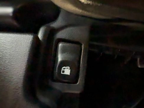 Used 1998 Chevrolet Corvette Convertible w/ Memory Pkg RWD image 40