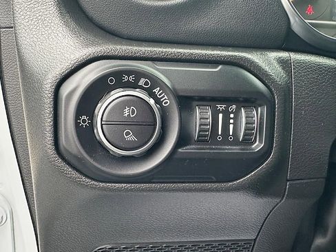 Used 2022 Jeep Gladiator Overland image 25