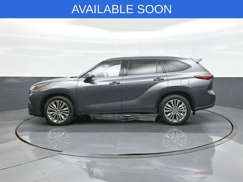 Used 2021 Toyota Highlander Platinum AWD/4WD image 4