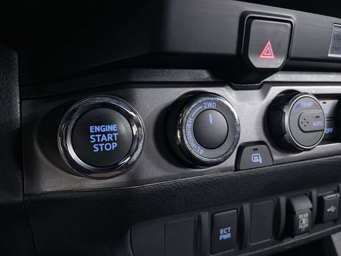 Used 2023 Toyota Tacoma TRD Off-Road AWD/4WD image 16