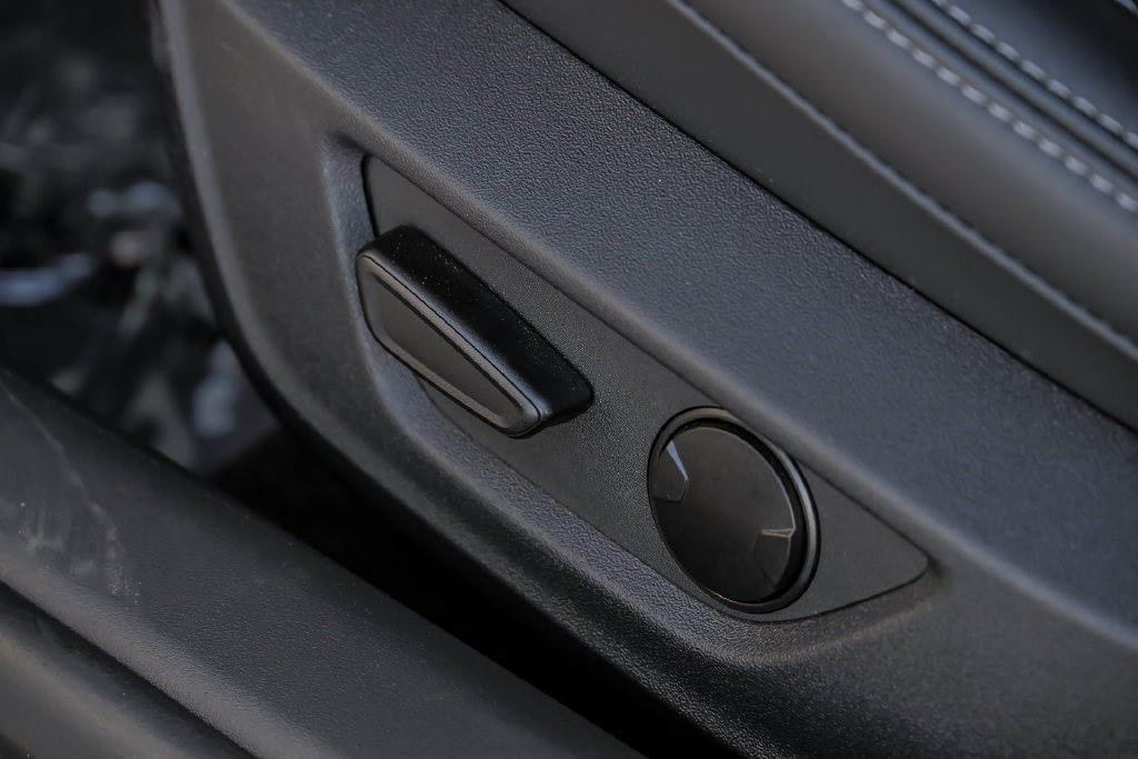 Certified 2025 Ford Mustang Coupe RWD image 16
