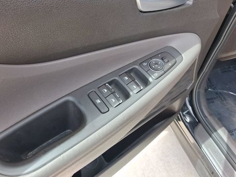 Used 2020 Hyundai Santa Fe SE FWD image 15