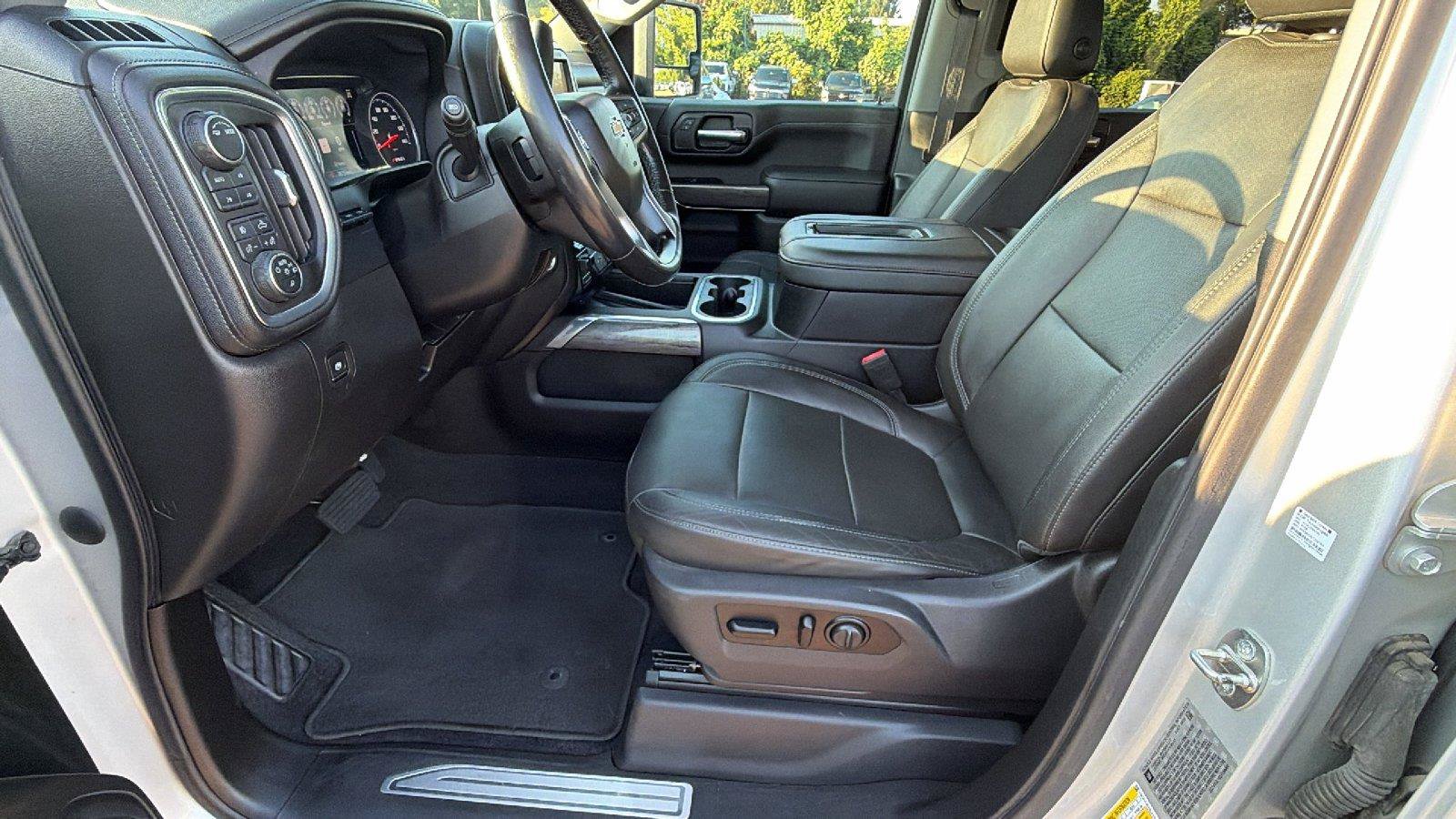 Used 2020 Chevrolet Silverado 3500 LTZ AWD/4WD image 4
