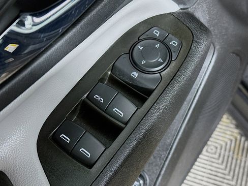 Used 2023 Chevrolet Equinox LT image 17