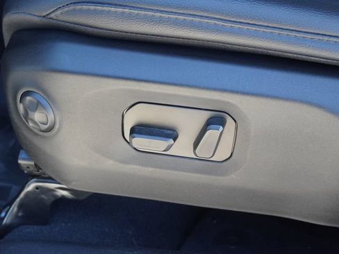 Used 2025 Jeep Gladiator Sport AWD/4WD image 14