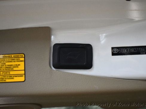 Used 2012 Toyota Highlander Limited w/ Tow Pkg image 49