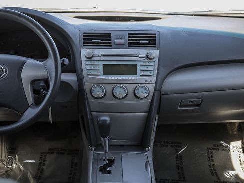 Used 2009 Toyota Camry LE FWD image 13