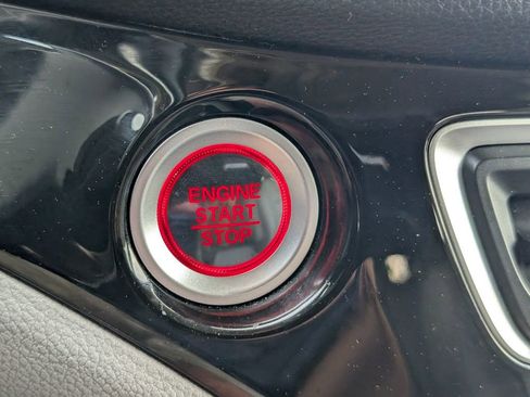 Used 2016 Honda Pilot Touring image 19