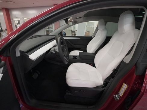 Used 2025 Tesla Model Y Long Range image 10