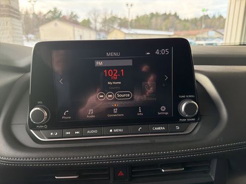 Used 2024 Nissan Rogue SV image 14