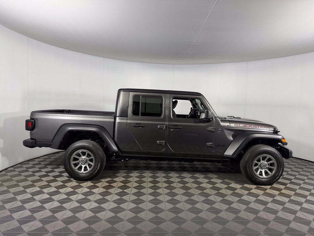 Certified 2024 Jeep Gladiator Sport AWD/4WD image 6