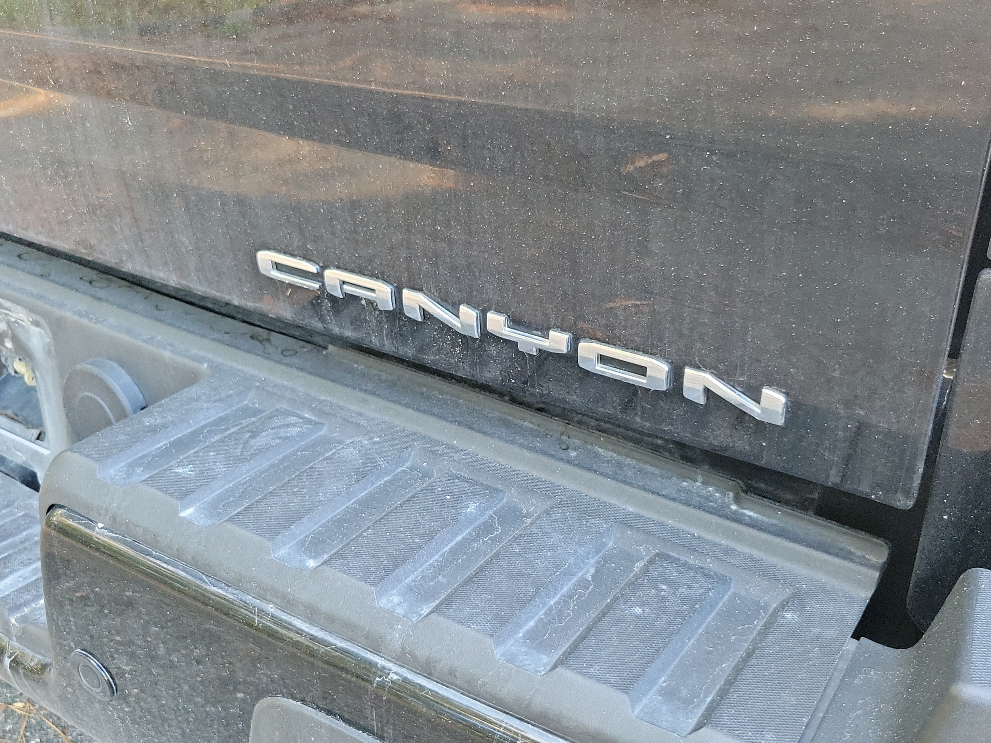 Used 2022 GMC Canyon Denali w/ Denali Black Edition Package RWD image 8