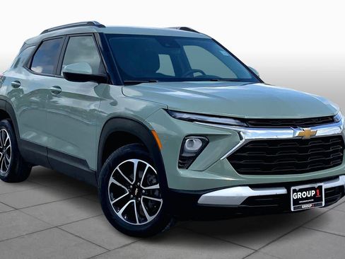 Used 2025 Chevrolet TrailBlazer LT image 3