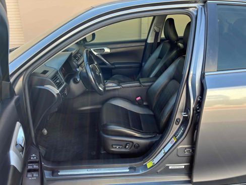 Used 2013 Lexus CT 200h w/ Premium Pkg w/Navigation FWD image 25