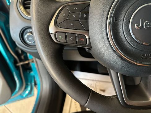 Used 2022 Jeep Renegade Latitude AWD/4WD image 11