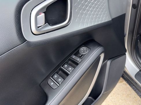 Used 2025 Kia Soul LX image 25