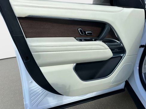 Used 2023 Land Rover Range Rover Long Wheelbase SE image 17