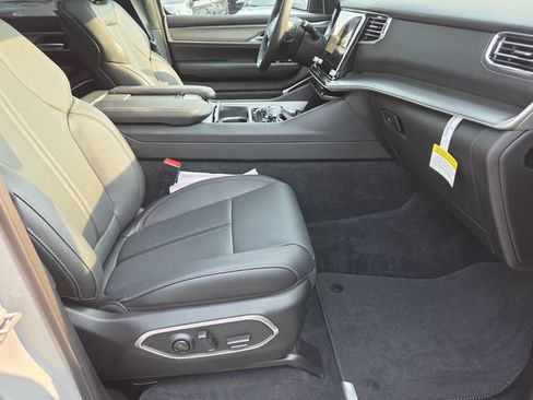 New 2026 Jeep Grand Wagoneer Limited AWD/4WD image 15