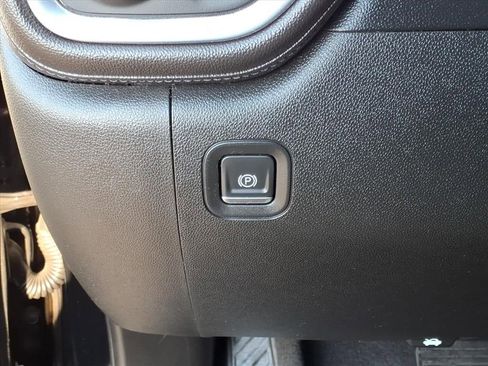 Used 2020 GMC Sierra 1500 Elevation w/ Elevation Value Package image 18