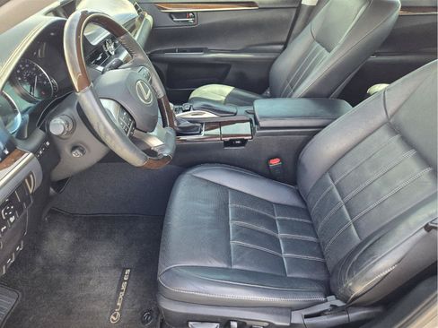Used 2018 Lexus ES 350 w/ Luxury Package w/Wood Trim FWD image 12