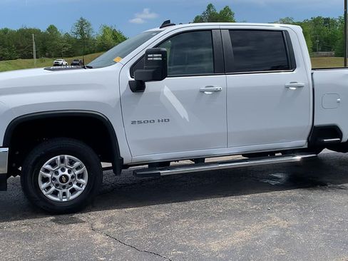 Used 2025 Chevrolet Silverado 2500 LT w/ Convenience Package AWD/4WD image 5