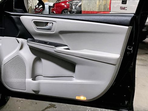 Used 2016 Toyota Camry LE image 22