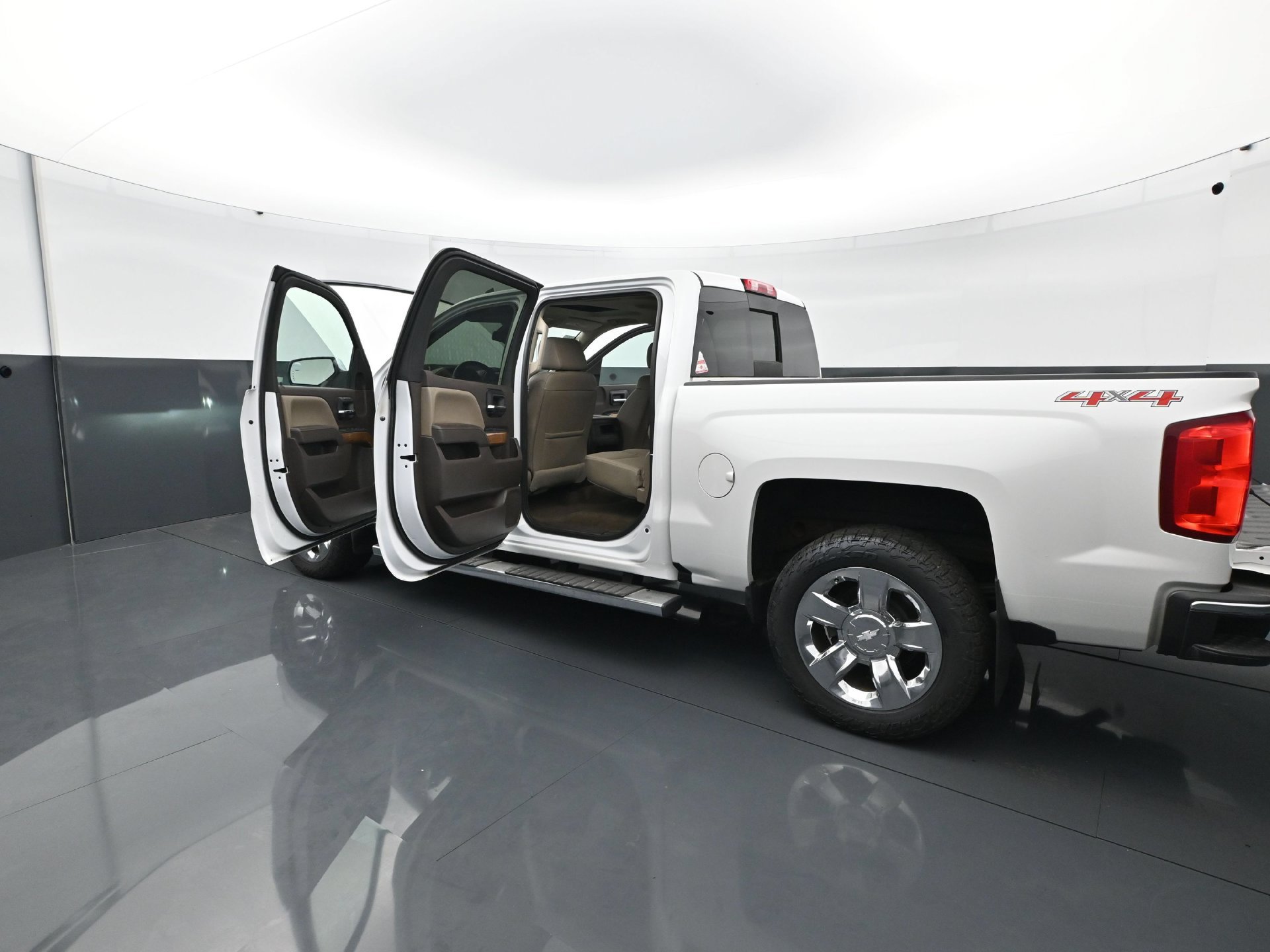 Used 2016 Chevrolet Silverado 1500 LTZ w/ Sport Package AWD/4WD image 32
