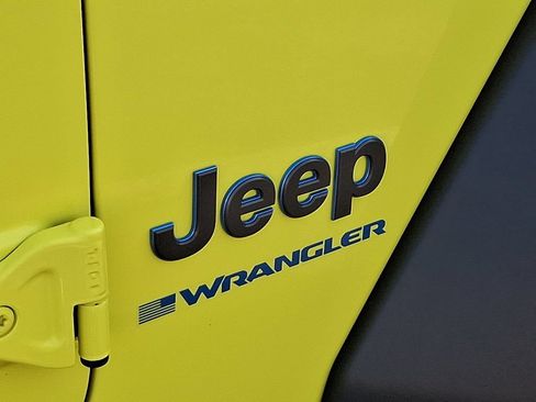 Used 2024 Jeep Wrangler Unlimited Rubicon 4xe AWD/4WD image 30