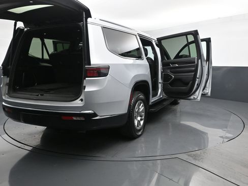 Used 2024 Jeep Wagoneer L 4WD image 33