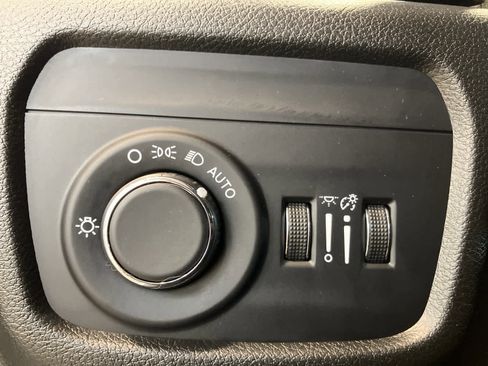 Used 2023 Jeep Grand Cherokee Laredo w/ Luxury Tech Group I image 13