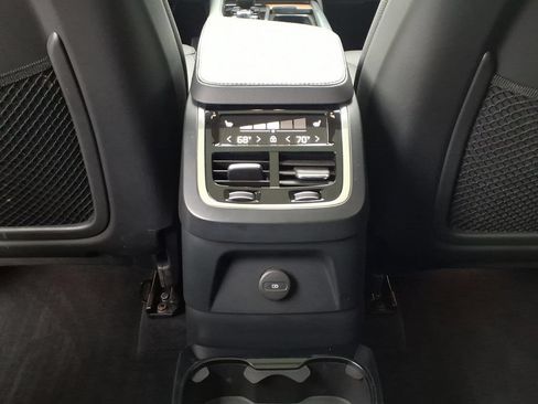 Certified 2025 Volvo XC90 T8 Plus w/ Protection Package AWD/4WD image 24