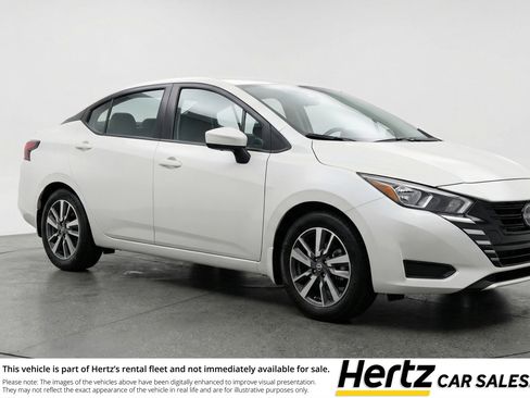 Used 2025 Nissan Versa SV image 1