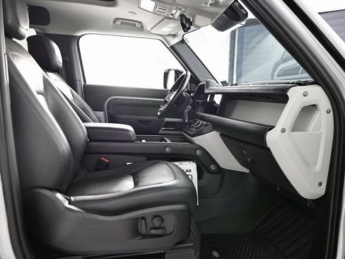 Used 2023 Land Rover Defender 90 S image 26