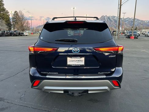 Used 2023 Toyota Highlander Platinum image 4